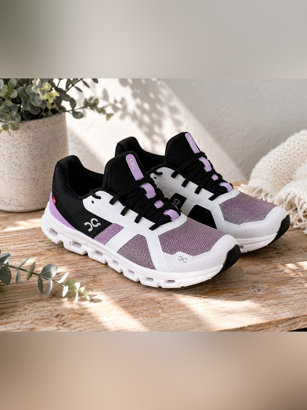 On Cloudrunner Women’s 8 Black White Lavender Running Shoes